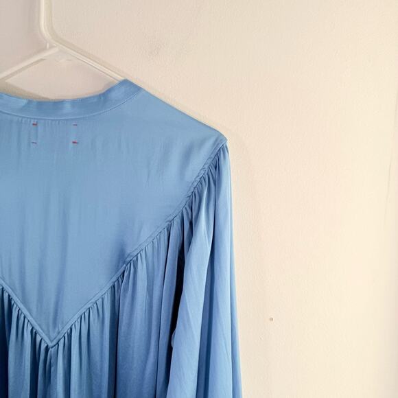 XiRena Greer Blue Pearl 100% Silk Long Sleeve Button Front Blouse Large - Picture 8 of 10